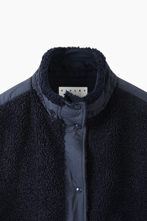 https://img.benettonmall.com/PARTS/KS/26F/SAJPE6661DN_MB_D2.jpg?cb=1792404559