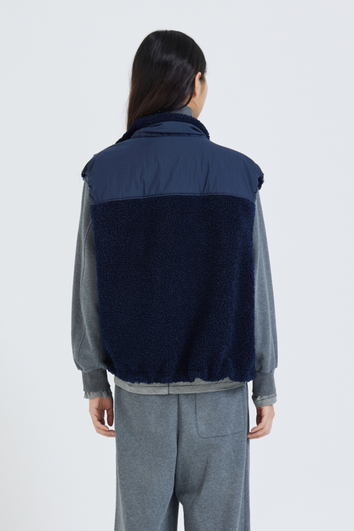 https://img.benettonmall.com/PARTS/KS/26F/SAJPE6661DN_MB_M2.jpg?cb=1792404559