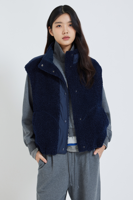 https://img.benettonmall.com/PARTS/KS/26F/SAJPE6661DN_MB_M3.jpg?cb=1792404559