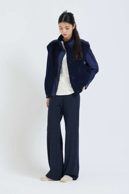 https://img.benettonmall.com/PARTS/KS/26F/SAJPE6661DN_MB_M7.jpg?cb=1792404559