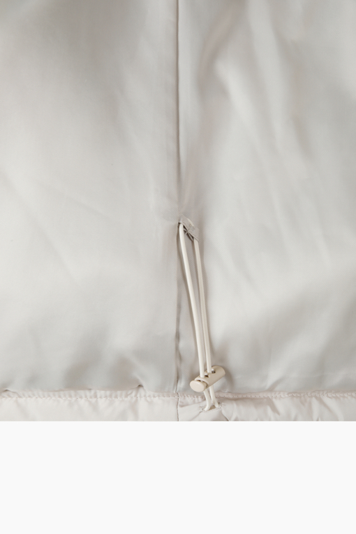 https://img.benettonmall.com/PARTS/KS/26F/SAJPE8661OT_MB_D5.jpg?cb=1792404559