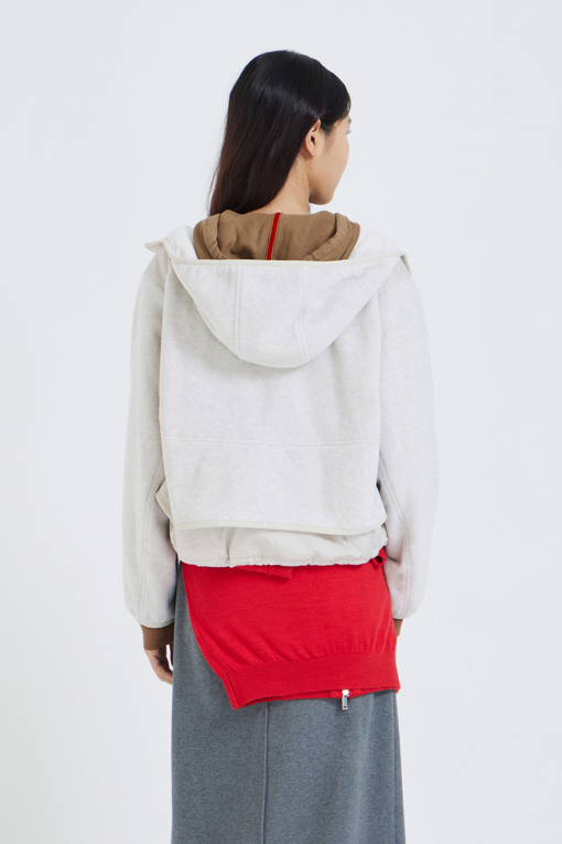 https://img.benettonmall.com/PARTS/KS/26F/SAJPE8661OT_MB_M2.jpg?cb=1792404559