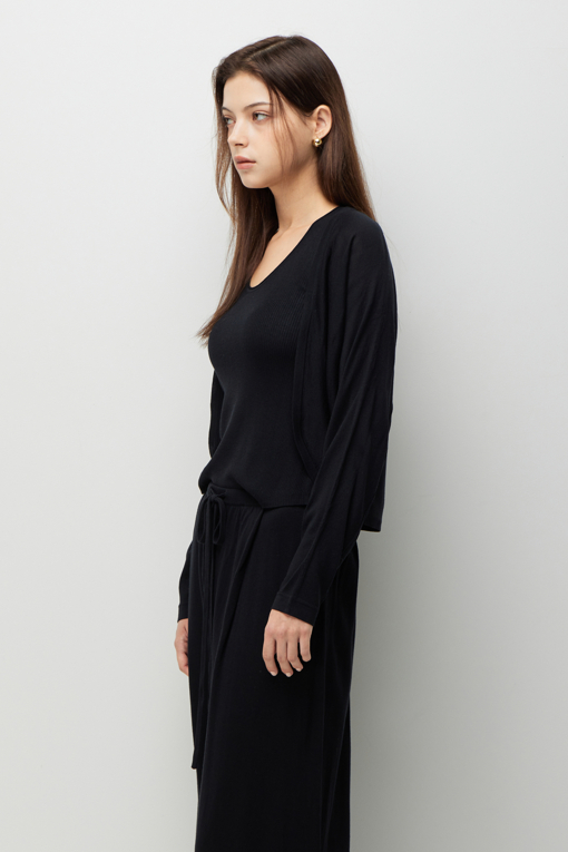 https://img.benettonmall.com/PARTS/KS/26F/SAKC09641BK_MB_D2.jpg?cb=1789410927