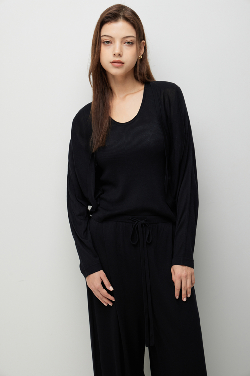 https://img.benettonmall.com/PARTS/KS/26F/SAKC09641BK_MB_D4.jpg?cb=1789410927