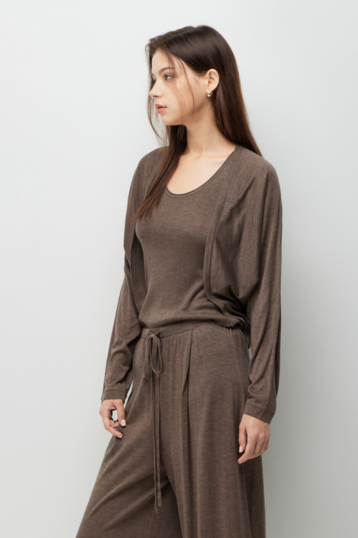 https://img.benettonmall.com/PARTS/KS/26F/SAKC09641BR_MB_D1.jpg?cb=1789410927