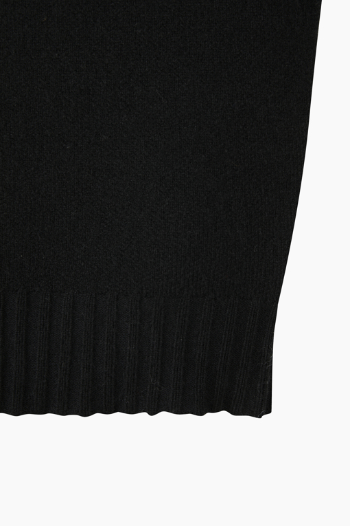 https://img.benettonmall.com/PARTS/KS/26F/SAKC34661BK_MB_D4.jpg?cb=1789983961