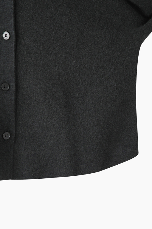 https://img.benettonmall.com/PARTS/KS/26F/SAKC43661DG_MB_D4.jpg?cb=1789983961
