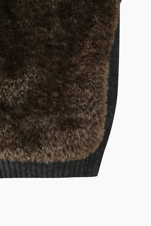https://img.benettonmall.com/PARTS/KS/26F/SAKC48661CG_MB_D4.jpg?cb=1793028892