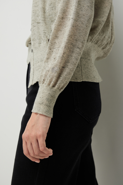 https://img.benettonmall.com/PARTS/KS/26F/SAKC73641LG_MB_D4.jpg?cb=1793028892