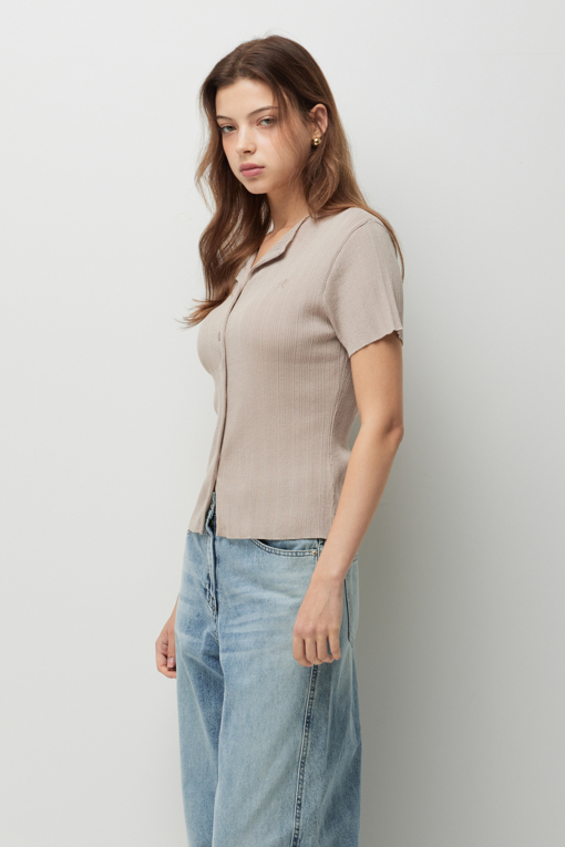 https://img.benettonmall.com/PARTS/KS/26F/SAKCE1641BE_MB_D1.jpg?cb=1787100377
