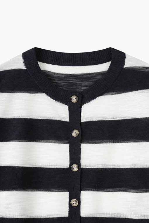https://img.benettonmall.com/PARTS/KS/26F/SAKCE4641DN_MB_D12.jpg?cb=1787100377