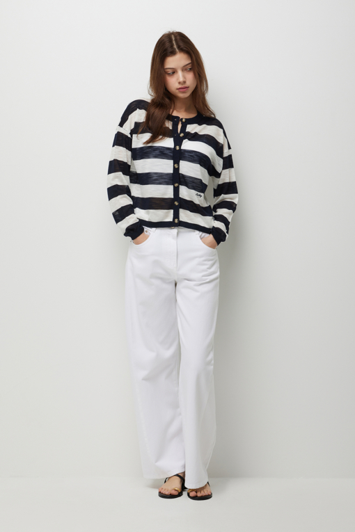 https://img.benettonmall.com/PARTS/KS/26F/SAKCE4641DN_MB_D5.jpg?cb=1787100377