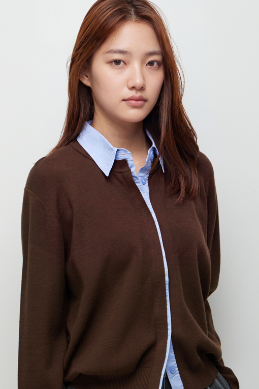 https://img.benettonmall.com/PARTS/KS/26F/SAKCE5641BR_MB_D3.jpg?cb=1787829942