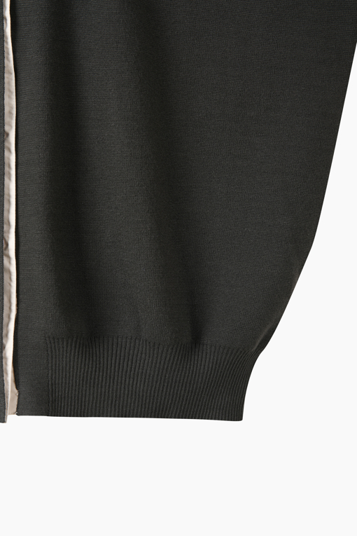 https://img.benettonmall.com/PARTS/KS/26F/SAKCE5641DG_MB_D4.jpg?cb=1787100377