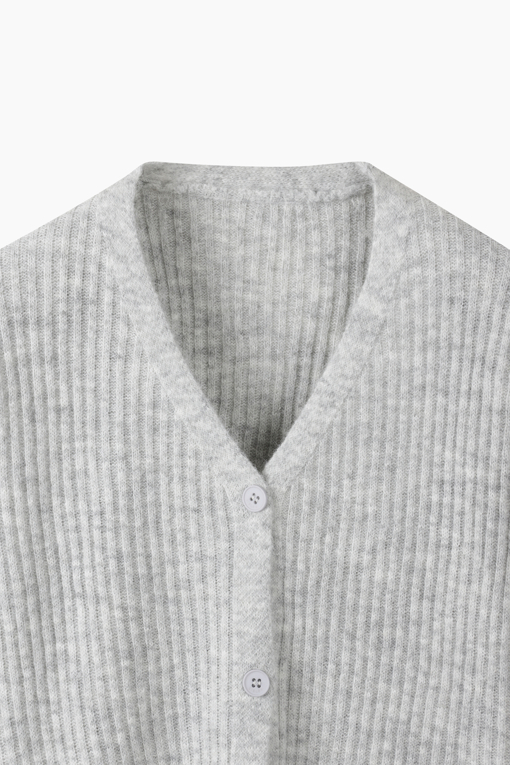 https://img.benettonmall.com/PARTS/KS/26F/SAKCE6661LG_MB_D12.jpg?cb=1787829942