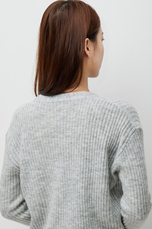 https://img.benettonmall.com/PARTS/KS/26F/SAKCE6661LG_MB_D4.jpg?cb=1787829942