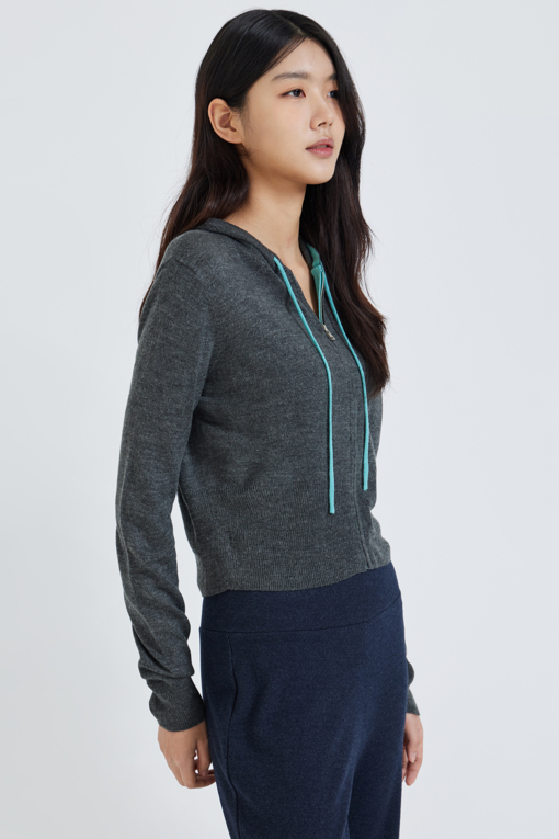 https://img.benettonmall.com/PARTS/KS/26F/SAKCE7661DG_MB_M3.jpg?cb=1792404559