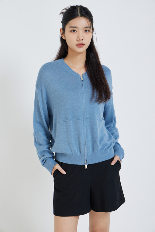 https://img.benettonmall.com/PARTS/KS/26F/SAKCE8661DB_MB_M3.jpg?cb=1792404559