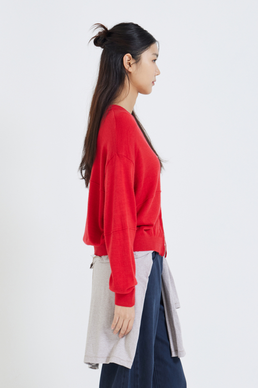 https://img.benettonmall.com/PARTS/KS/26F/SAKCE8661RD_MB_M1.jpg?cb=1792404559