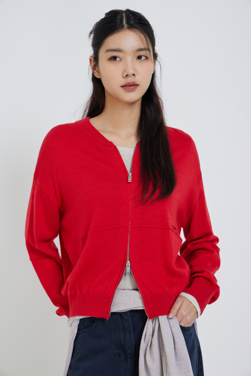 https://img.benettonmall.com/PARTS/KS/26F/SAKCE8661RD_MB_M3.jpg?cb=1792404559
