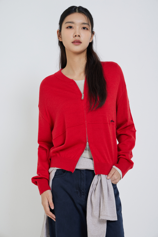 https://img.benettonmall.com/PARTS/KS/26F/SAKCE8661RD_MB_M5.jpg?cb=1792404559
