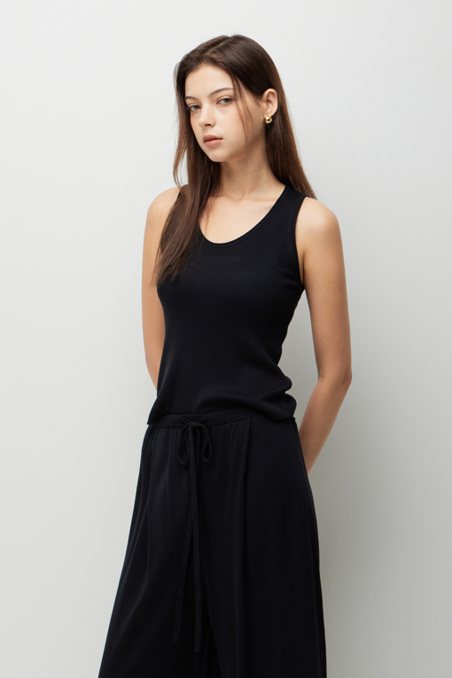 https://img.benettonmall.com/PARTS/KS/26F/SAKP15641BK_MB_D2.jpg?cb=1789410927