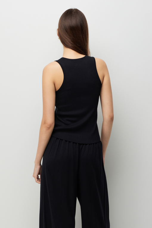https://img.benettonmall.com/PARTS/KS/26F/SAKP15641BK_MB_D3.jpg?cb=1789410927
