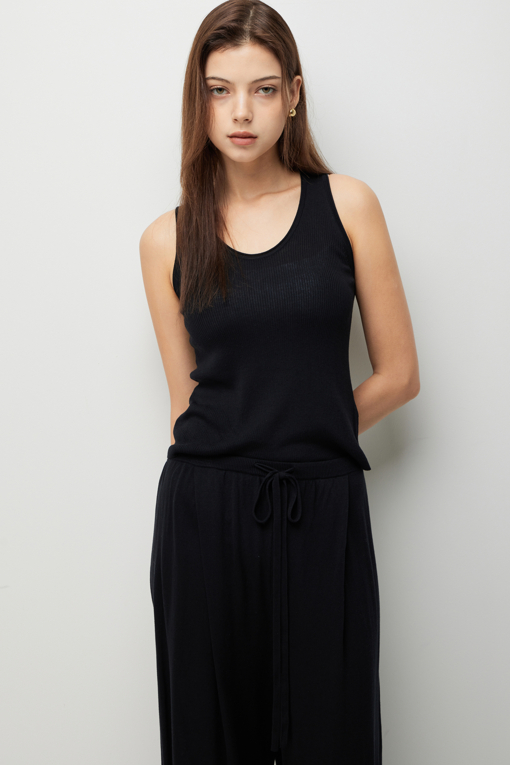 https://img.benettonmall.com/PARTS/KS/26F/SAKP15641BK_MB_D4.jpg?cb=1789410927