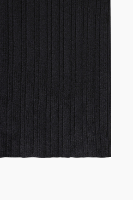 https://img.benettonmall.com/PARTS/KS/26F/SAKP33661BK_MB_D4.jpg?cb=1789983961
