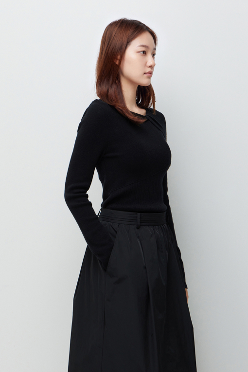 https://img.benettonmall.com/PARTS/KS/26F/SAKP33661BK_MB_M1.jpg?cb=1789983961