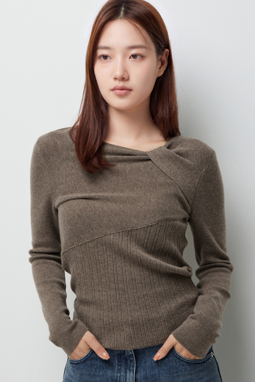 https://img.benettonmall.com/PARTS/KS/26F/SAKP33661ME_MB_M3.jpg?cb=1789983961