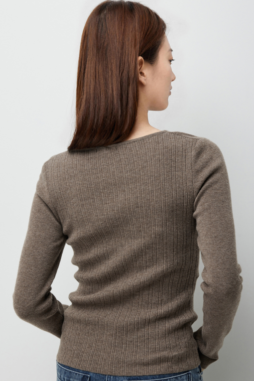 https://img.benettonmall.com/PARTS/KS/26F/SAKP33661ME_MB_M4.jpg?cb=1789983961