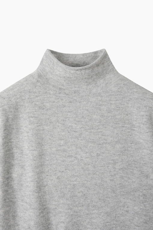 https://img.benettonmall.com/PARTS/KS/26F/SAKP39661MG_MB_D2.jpg?cb=1789983961