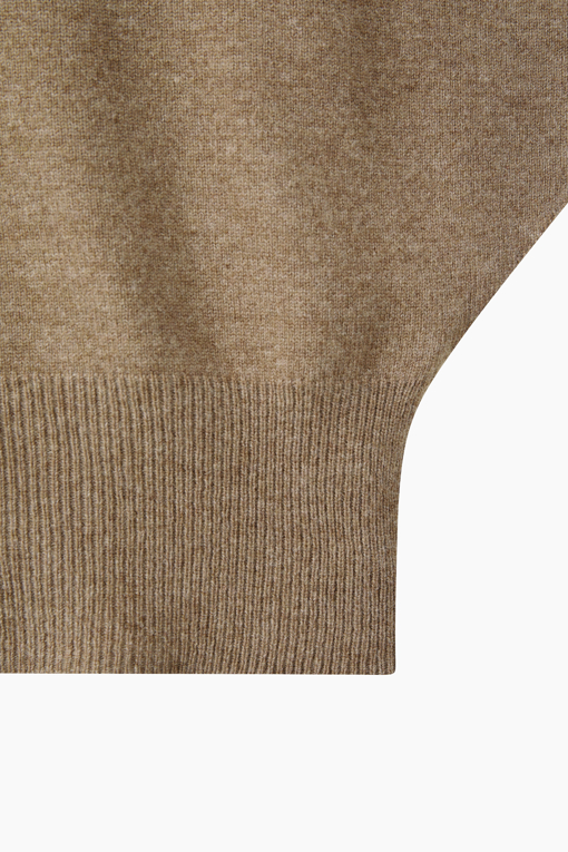 https://img.benettonmall.com/PARTS/KS/26F/SAKP39661MW_MB_D4.jpg?cb=1789983961