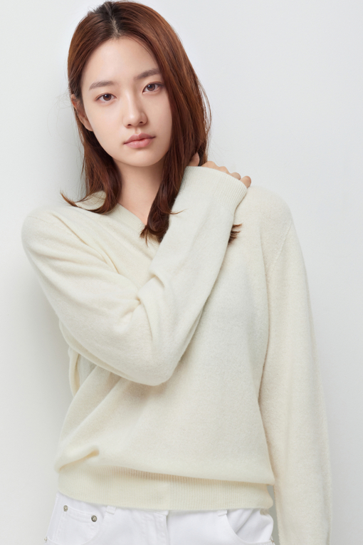 https://img.benettonmall.com/PARTS/KS/26F/SAKP43661IV_MB_M3.jpg?cb=1789983961