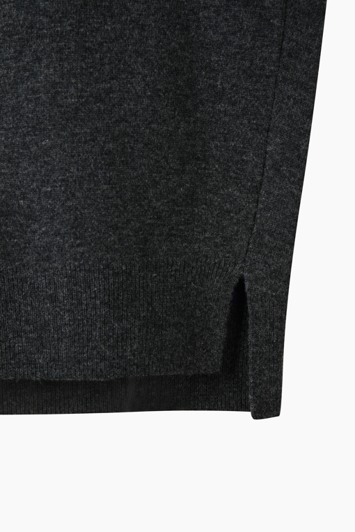 https://img.benettonmall.com/PARTS/KS/26F/SAKP53661DG_MB_D4.jpg?cb=1793028892