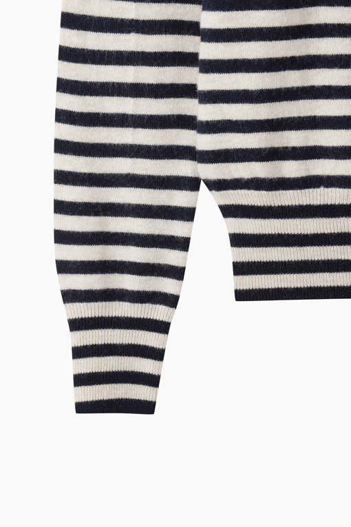 https://img.benettonmall.com/PARTS/KS/26F/SAKP55661DN_MB_D3.jpg?cb=1789983961