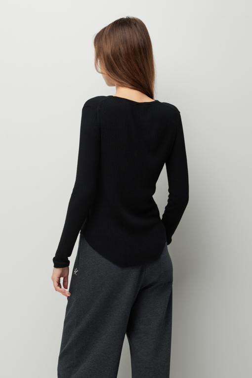 https://img.benettonmall.com/PARTS/KS/26F/SAKP72641BK_MB_D2.jpg?cb=1787100377