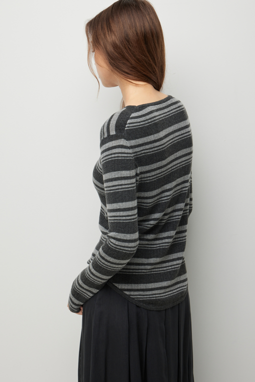 https://img.benettonmall.com/PARTS/KS/26F/SAKP72641GR_MB_D4.jpg?cb=1787100377