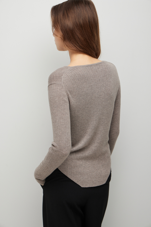 https://img.benettonmall.com/PARTS/KS/26F/SAKP72641MW_MB_D4.jpg?cb=1786279682