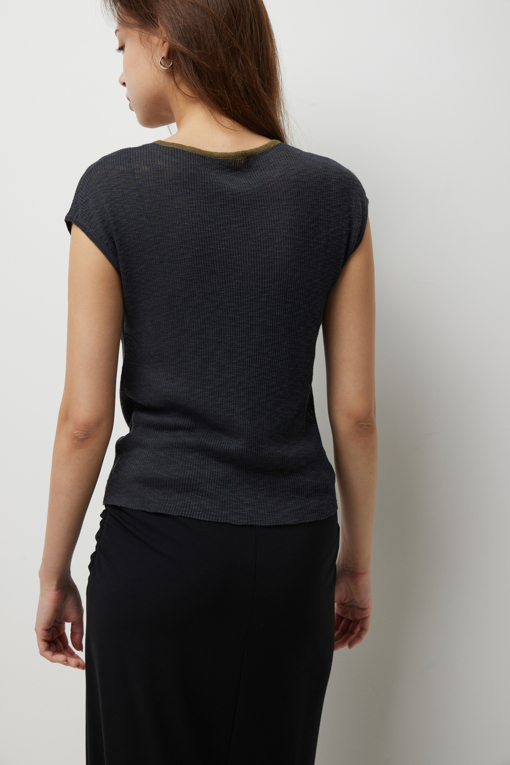 https://img.benettonmall.com/PARTS/KS/26F/SAKPE1641DG_MB_D4.jpg?cb=1787100377
