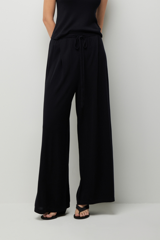 https://img.benettonmall.com/PARTS/KS/26F/SAKS01641BK_MB_D1.jpg?cb=1790808094