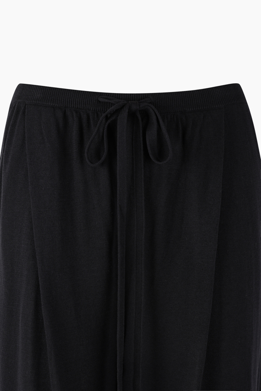 https://img.benettonmall.com/PARTS/KS/26F/SAKS01641BK_MB_D12.jpg?cb=1789410927