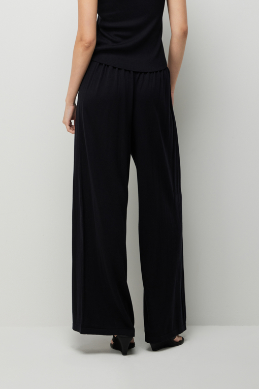 https://img.benettonmall.com/PARTS/KS/26F/SAKS01641BK_MB_D3.jpg?cb=1790808094