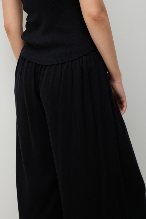 https://img.benettonmall.com/PARTS/KS/26F/SAKS01641BK_MB_D5.jpg?cb=1789410927