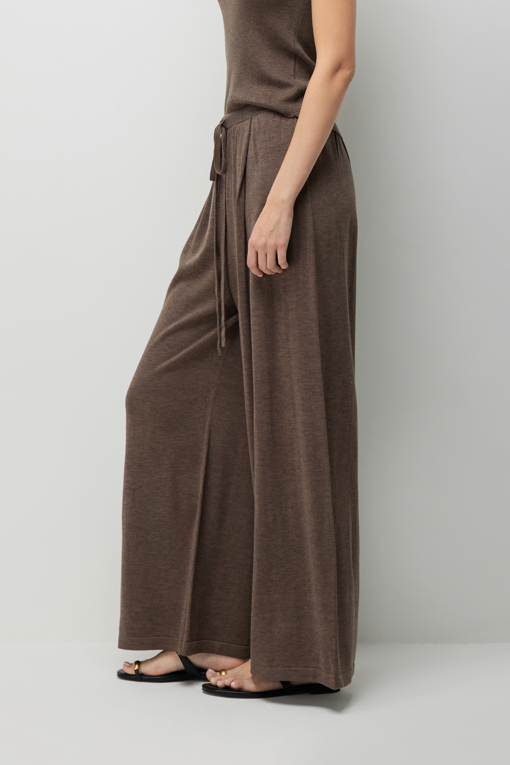 https://img.benettonmall.com/PARTS/KS/26F/SAKS01641BR_MB_D1.jpg?cb=1789410927