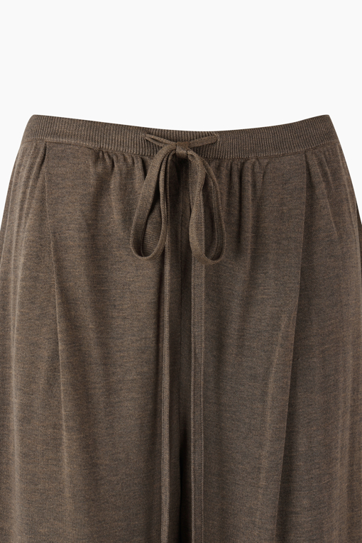 https://img.benettonmall.com/PARTS/KS/26F/SAKS01641BR_MB_D12.jpg?cb=1789410927