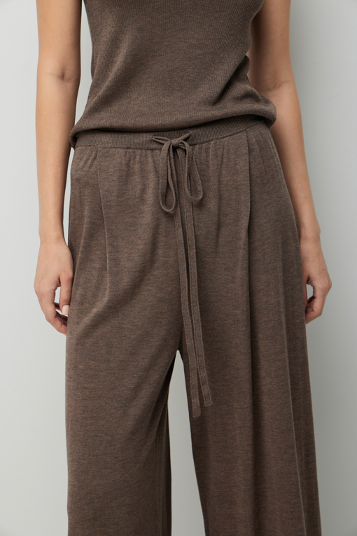 https://img.benettonmall.com/PARTS/KS/26F/SAKS01641BR_MB_D3.jpg?cb=1789410927