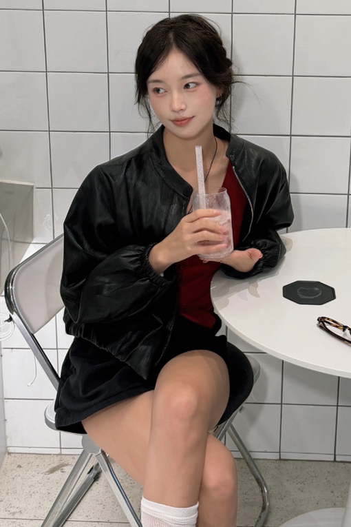 https://img.benettonmall.com/PARTS/KS/26F/SALEE1641BK_MB_L0.jpg?cb=1789410927