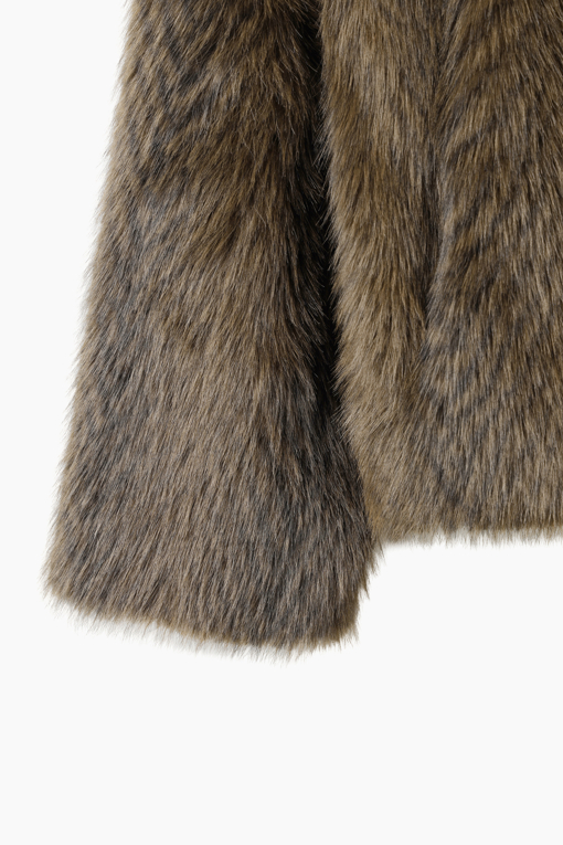 https://img.benettonmall.com/PARTS/KS/26F/SALEE5661DW_MB_D3.jpg?cb=1789410927